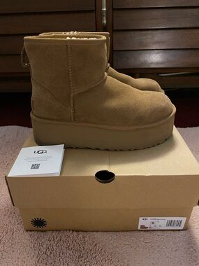 UGG Mini Platform Boot - Chestnut